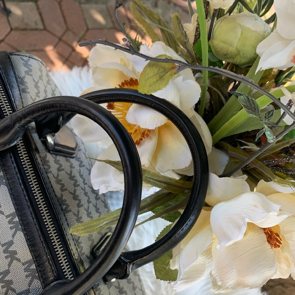 Michael Kors Mercer Monogram Leather Medium Duffle Satchel And Envelop Wallet - Picture 4 of 10